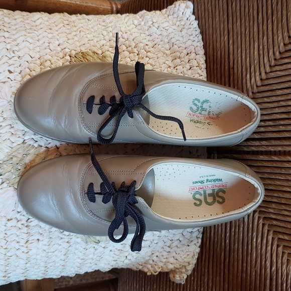 SAS walking shoes, size 9.5 W - Picture 9 of 11